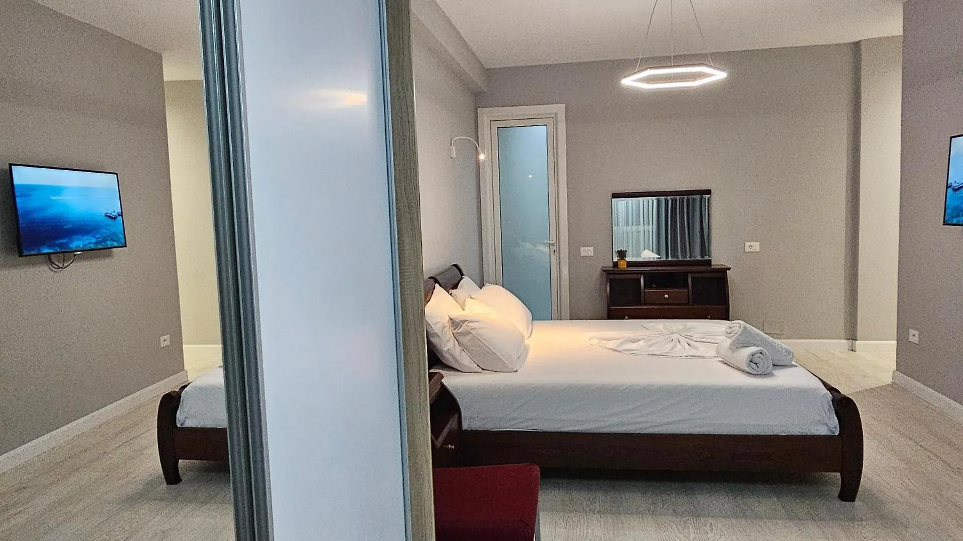 Xplore Apartment Тирана Албания